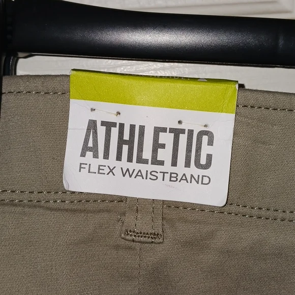 Men's Lee Performance Extreme Comfort cargo shorts. Size 50 Big and Tall. NWT - Picture 4 of 7